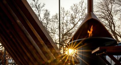 Luxurious Mid-Century-Retreat