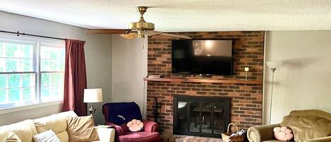 Smart TV, fireplace