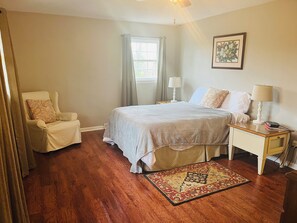 3 bedrooms, iron/ironing board, free WiFi, bed sheets - Family Seneca Stay - 4mi to Clemson Memorial Stadium (Seneca)