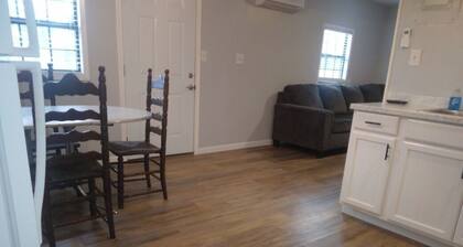 Charming 2-bedroom apartment with WiFi, AC in enjoyable Hemphill
