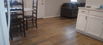 Charming 2-bedroom apartment with WiFi, AC in enjoyable Hemphill