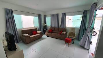 Family House | Living room | 32-inch flat-screen TV with cable channels, TV