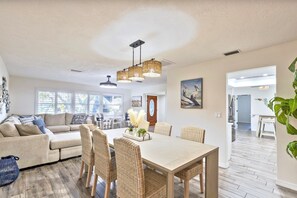 Smart-TV, Kamin, Videospiele, Tischfußball