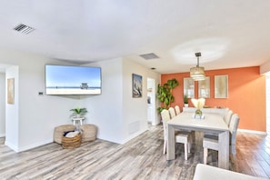 Dining - Heated Pool | Game Room | 8 Min to IRB Beach (Seminole)