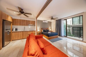 デスク、アイロン / アイロン台、WiFi (無料)、ベッドシーツ