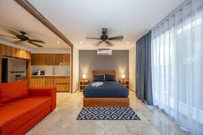 مكتب ومكواة/لوح كي وواي فاي مجانًا وملاءات أسرّة