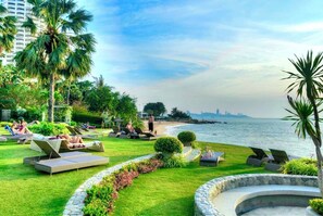 Property grounds - Premium 5* suite 75 sq.m., on the 40th floor on the best private beach.Wongamat (Banglamung)