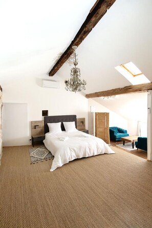 2 bedrooms, desk, iron/ironing board, free WiFi