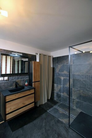 ヘアドライヤー、タオル