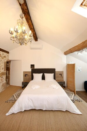 2 室のベッドルーム、デスク、アイロン / アイロン台、WiFi (無料)