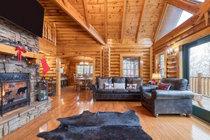 House | 5 bedrooms - American Dream by Avantstay Deck w Views Theater Game Room Community Pool (Gatlinburg)