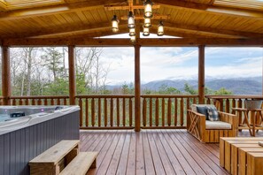House | 5 bedrooms - American Dream by Avantstay Deck w Views Theater Game Room Community Pool (Gatlinburg)