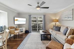 Smart TV, books - Private Gulf-View Deck · 2 Min to Beach · Pools (Port St. Joe)