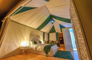 9 bedrooms, iron/ironing board, WiFi