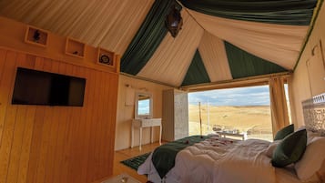 9 bedrooms, iron/ironing board, WiFi