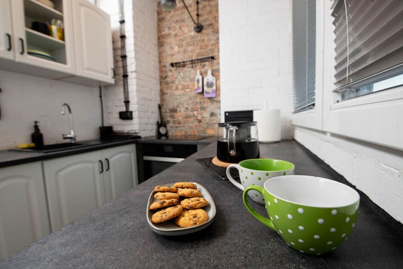 Fridge, oven, stovetop, cookware/dishes/utensils