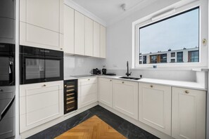 Kylskåp, ugn, spishäll och diskmaskin