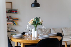 Dining - Warsaw Żoliborz Apartment- Parking & Two Balconies - by Rentujemy (Warszawa)