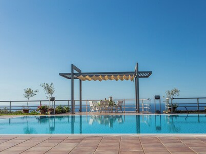 Villa Contura - A Private Oasis with Stunning Views, limited offer 20 % off !!!