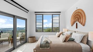 5 slaapkamers, een bureau, een strijkplank/strijkijzer, reisbedje