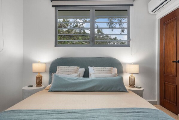 5 bedrooms, desk, iron/ironing board, travel cot