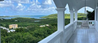 Relaxing,modern& exclusive oceanview Villa. 3BR+2BA.Sleeps 6.Close to everything