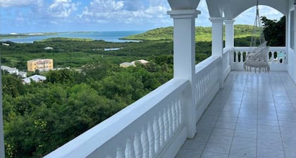 Relaxing,modern& exclusive oceanview Villa. 3BR+2BA.Sleeps 6.Close to everything