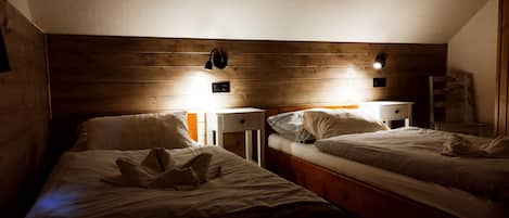 8 habitaciones, tabla de planchar con plancha, cuna de viaje y wifi