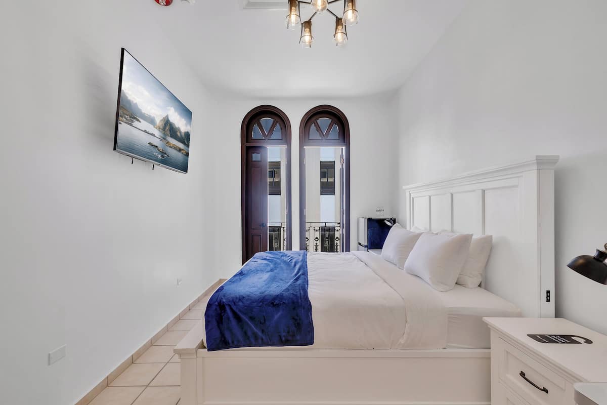 Klassieke suite, balkon, uitzicht op park | 1 slaapkamer, gratis wifi