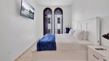 Classic Suite, Balcony, Park View | Memory-foam beds, free WiFi, bed sheets