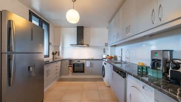 Fridge, microwave, oven, dishwasher