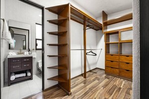 Séchoir à cheveux, serviettes fournies