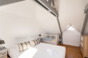 5 chambres, fer et planche à repasser, Wi-Fi gratuit, draps fournis