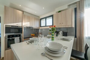 Kjøleskap, mikrobølgeovn, ovn og oppvaskmaskin