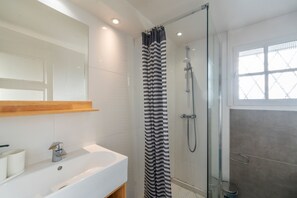 Hair dryer, towels