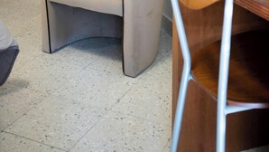 A chair with a wooden backrest and a cushioned seat, positioned next to a wooden table. - Hotel The Dream  (Rome)