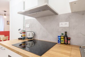 Fridge, microwave, oven, dishwasher - La Suite du Château (A) - En plein centre (Lunéville)