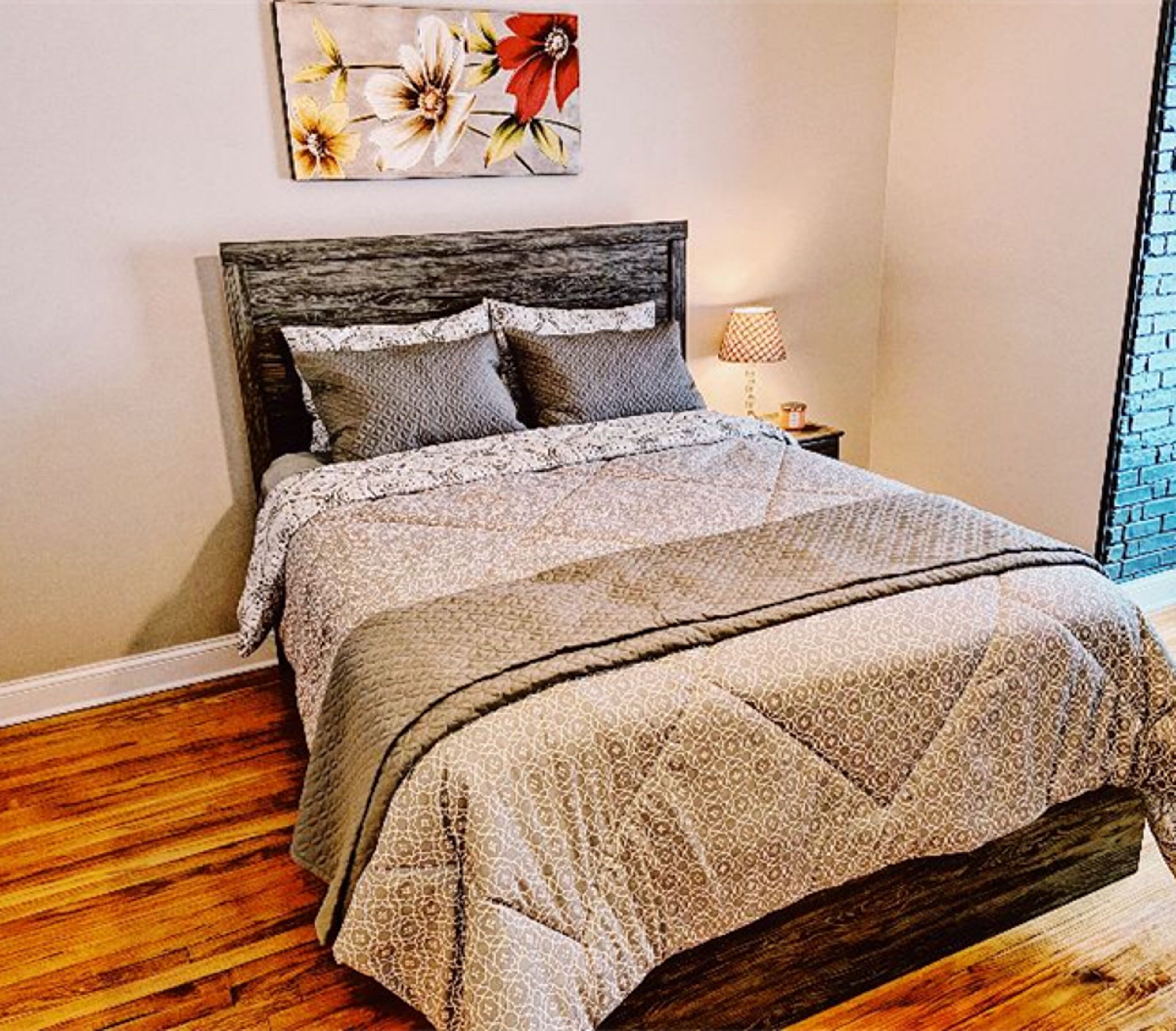 3 chambres, coffres-forts dans les chambres, fer et planche à repasser