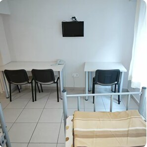 Chambre Triple Économique | 1 chambre, bureau, espace de travail pour ordinateur portable