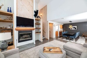 TV, fireplace, stereo, offices - Mountain Bliss - Summer Escape Across from Loon! (Lincoln)