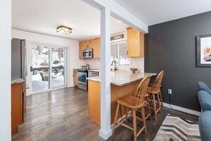 Fridge, microwave, oven, stovetop - Mountain Bliss - Summer Escape Across from Loon! (Lincoln)