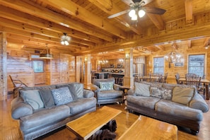Interior - Grand View by Avantstay 56-guest Retreat Panoramic Views, Hot Tubs, Game Room & Theater Seasonal Outdoor Pool Near Dollywood, Gatlinburg (Sevierville)