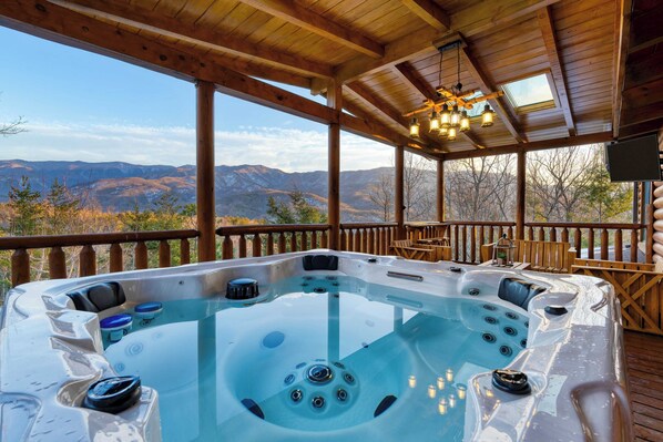 House (4 Bedrooms) | Interior - American Dream by Avantstay Deck w/ Views Theater, Game Room, Community Pool (Gatlinburg)