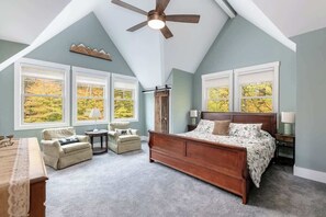 6 bedrooms, desk, iron/ironing board, WiFi - Ultimate Riverfront Spot | Mountain Escape (Lincoln)