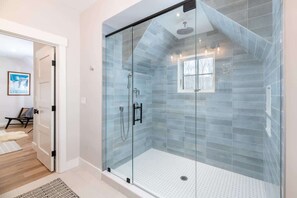 Shower, hair dryer, towels, shampoo