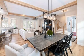 Dining - South Peak Riverside Hideaway | River/Trail Access (Lincoln)