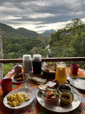 Free daily buffet breakfast - Pousada Bella Vista (Itatiaia)