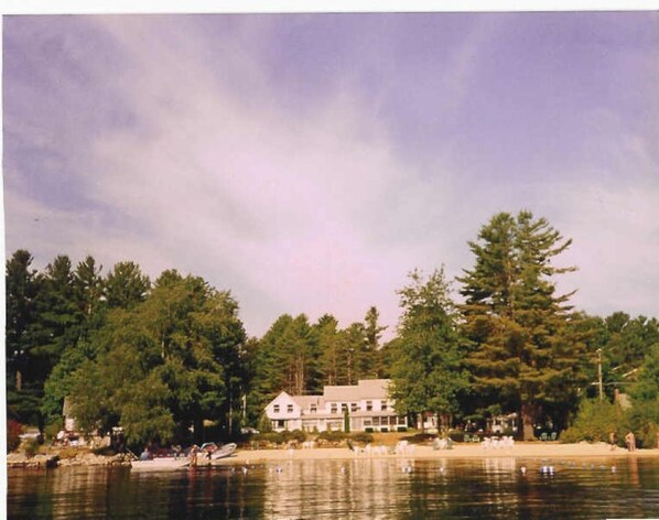 Beach nearby - Vista Apartment-Private Beach-Pets Welcome - Round Table Lodge, Sebago, Maine (Sebago)
