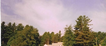Vista Apartment-Private Beach-Pets Welcome - Round Table Lodge, Sebago, Maine