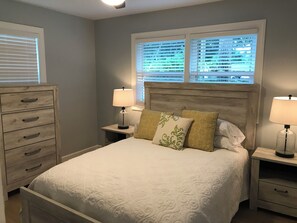 3 bedrooms, iron/ironing board, WiFi, bed sheets